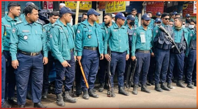 নীলক্ষেত মোড়ে আইন-শৃঙ্খলা পরিস্থিতি নিয়ন্ত্রণে রাখতে অতিরিক্ত পুলিশ মোতায়েন করা হয়েছে